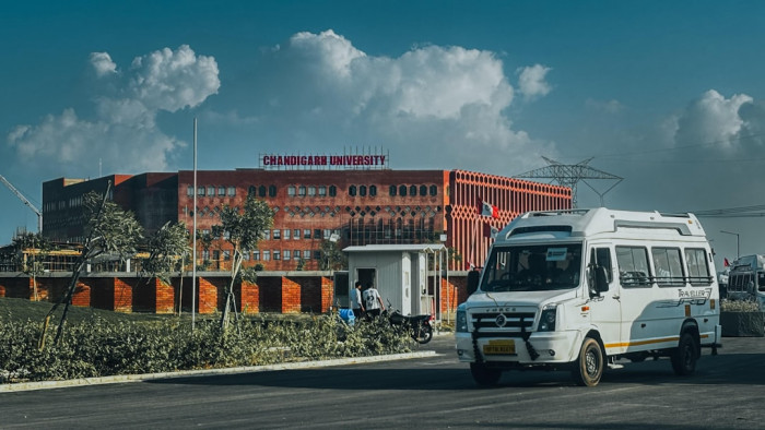 İngilizcede Yer Bildiren Edatlar Nasıl Akılda Kalır?